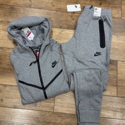 Grey Nike Tech Full Zip Size Medium 
