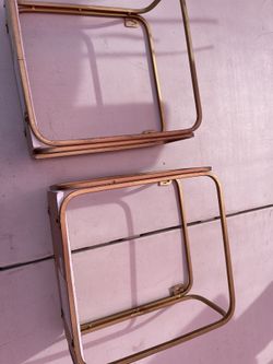 Wall shelves