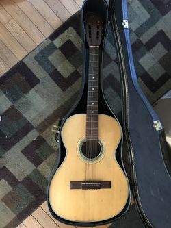 Heit Deluxe Acoustic Guitar