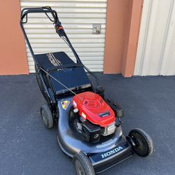 HondaHRC 216  hydrostatic transmission Commercial Lawn Mower