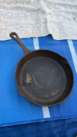 Cast iron pan
