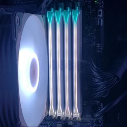 OLOy DDR4 RGB RAM 32 GB (4 x 8GB)