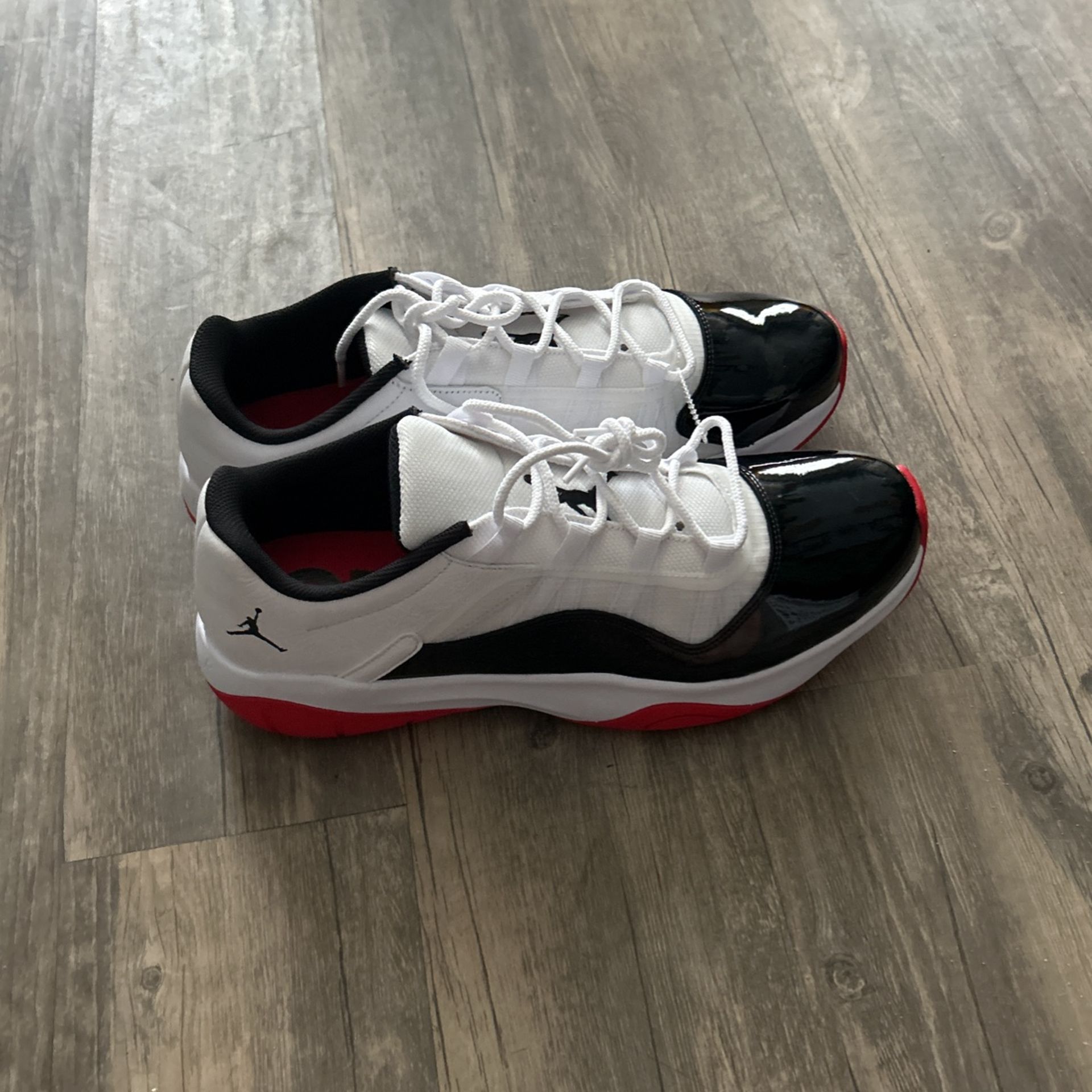 Air Jordan 11 CMFT Low Concord Bred