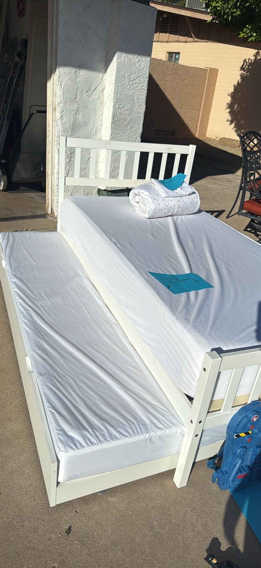 Twin Bed With Trundle, 2 Mattresses And Mattress Protectors