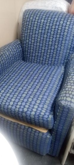 New swivel recliner chair high quality masterpiece serous inquiry only please