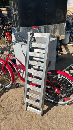 Aluminum folding ramp