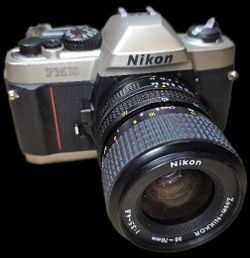EUC CLASSIC NIKON FM10 35MM FILM CAMERA W/35-70MM LENS MADE IN JAPAN - PERFECT FOR STUDENTS