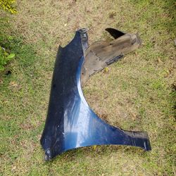 2004 Toyota Matrix left and right side fenders 
