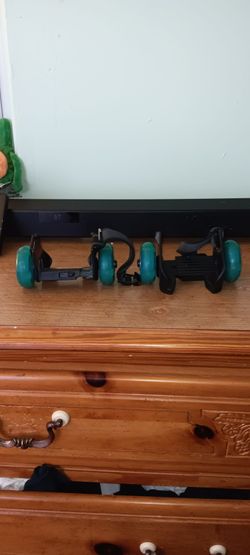 Razor Jetts Heel Wheels GREEN - LED Light Up Wheels - Spark When You Roll!