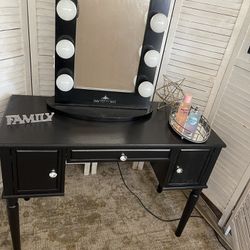 Vanity Desk Whit Mirror