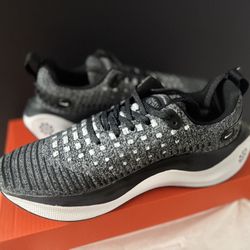 Nike Reactx infinity Run 4 Oreos (6.5Men/8 Women) 
