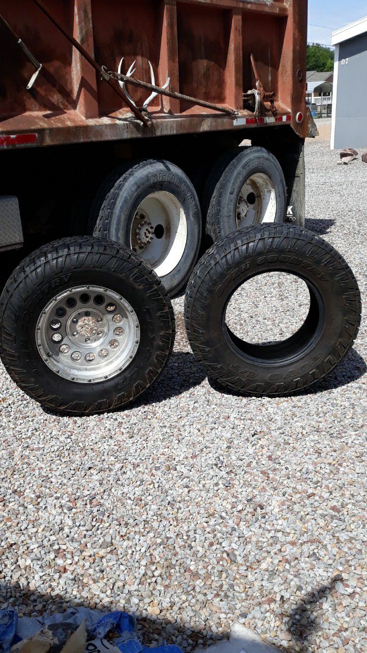 Selling 2 tires and 1 rim toyo open country 35x12.50x18 good condition only 2 only 2. $ 135 for both