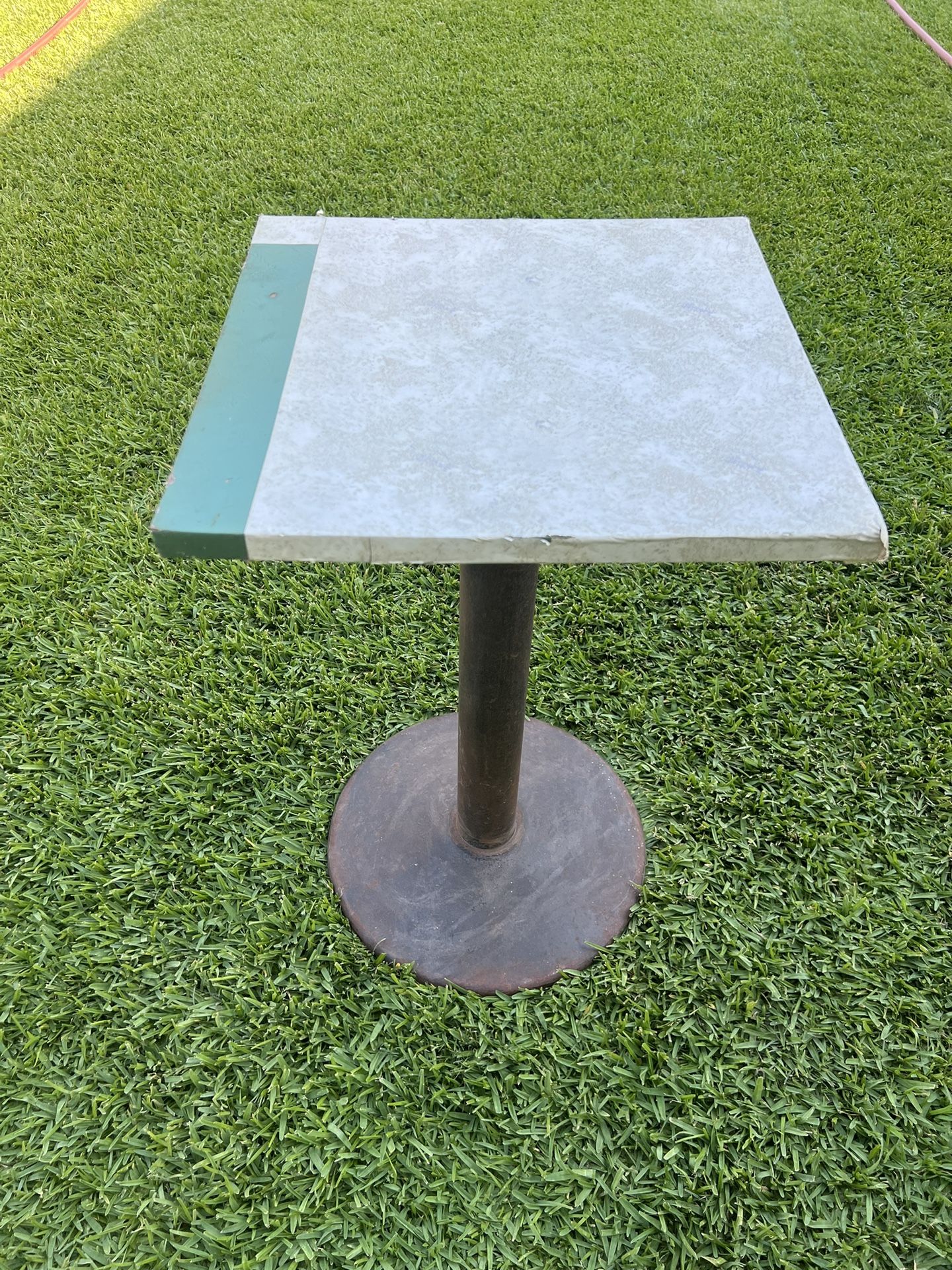 Antique Square Solid Surface with Metal Table