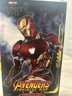 Marvel Avengers Infinity War Iron Man DLX Collectible Figure
