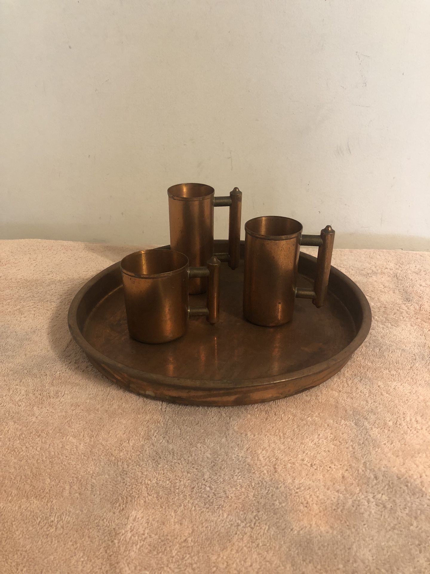 Vintage Copper Round Tray With 3 Moscow Mule Graduated Mugs