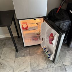Mini Fridge 