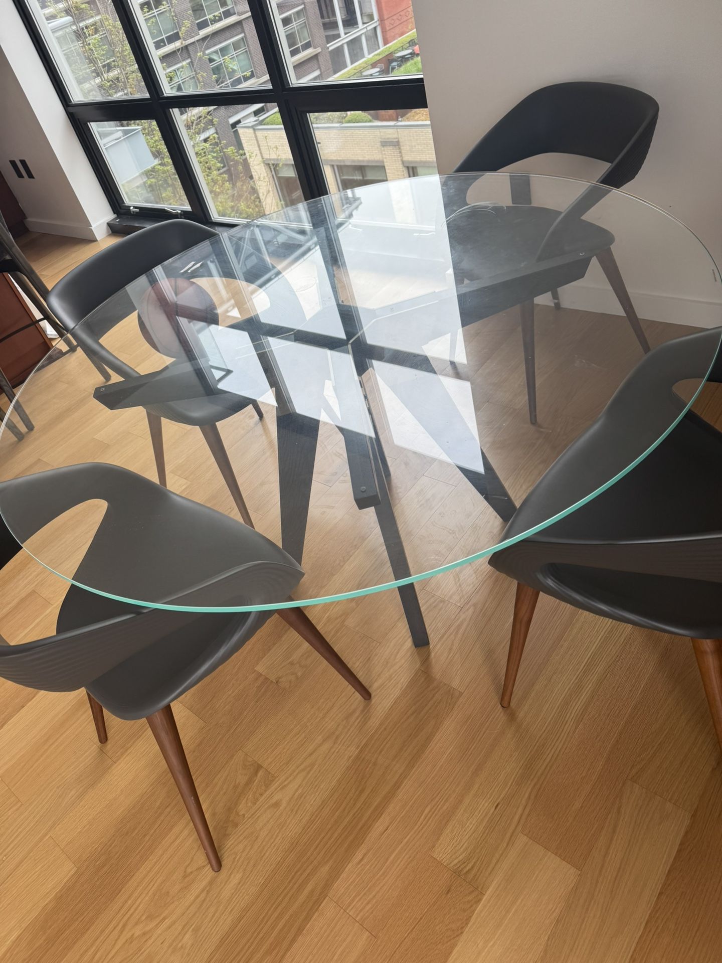 48” Round Dining Table W/ 4 Chairs