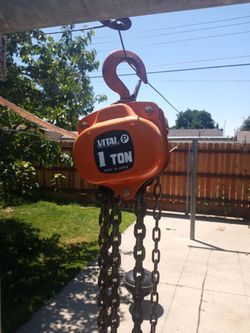 VITAL 1 ton Chain hoist winch 10ft. Lift
