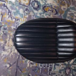 Harley M8 Softail Street Bob Solo Seat