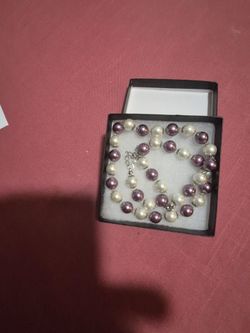 Necklace pearls.