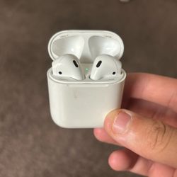 1st Gen Apple AirPods 