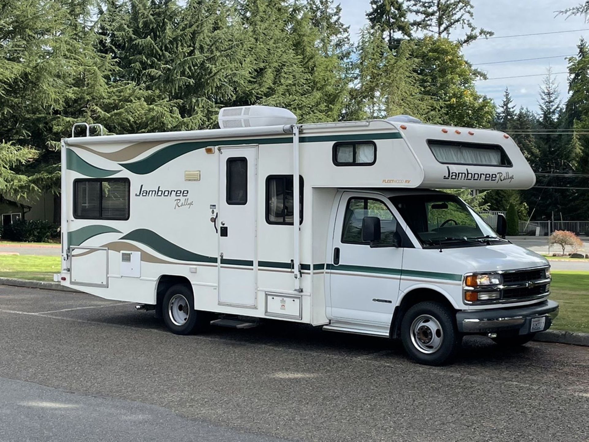 2000 Fleetwood Jamboree Rally 24D