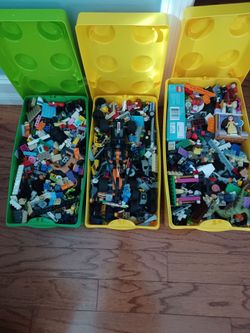 Assorted lego pieces