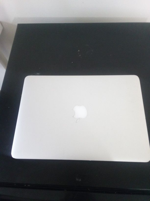 APPLE LAP TOP FOR SALE