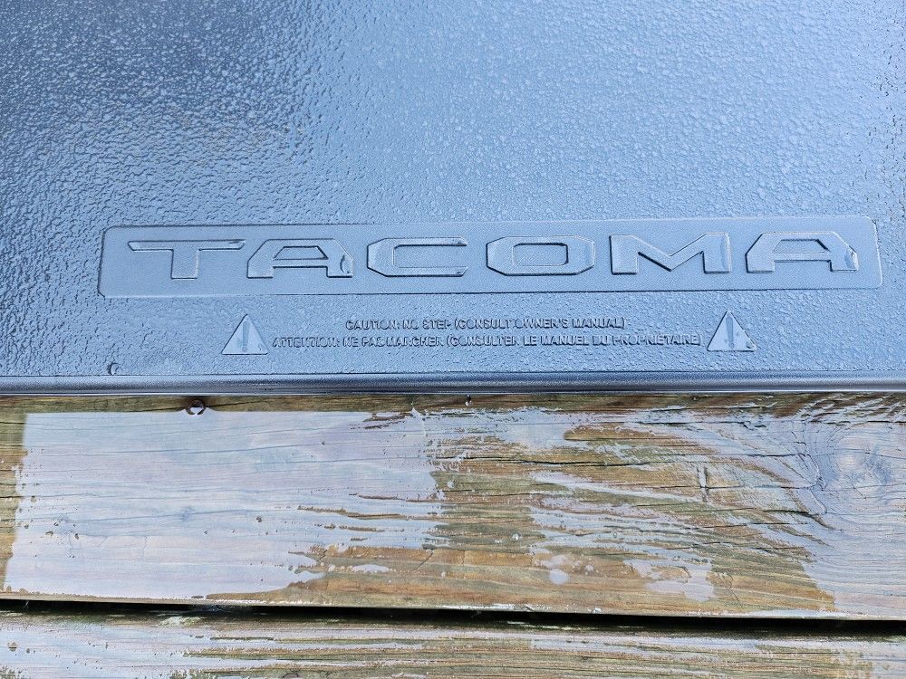 Toyota Tacoma
Tonneau Cover
