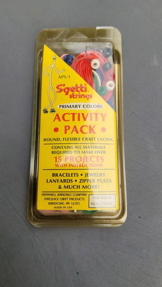 Pepperell S'getti Strings Activity Pack, containing round, flexible craft lacing in primary colors for making various projects.