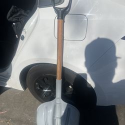 Ice shovel
