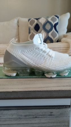 Women's 5 1/2 vapormax brand new