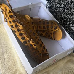 Mustard Heel Size 9