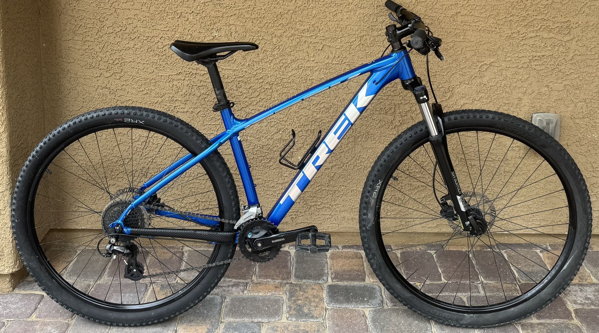 Trek Marlin 6 Hardtail 29er Mountain Bike Size Medium/Large Frame