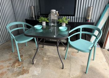 New outdoor patio set table and 2 chairs
