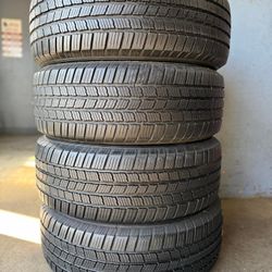 235/55/19. Michelín