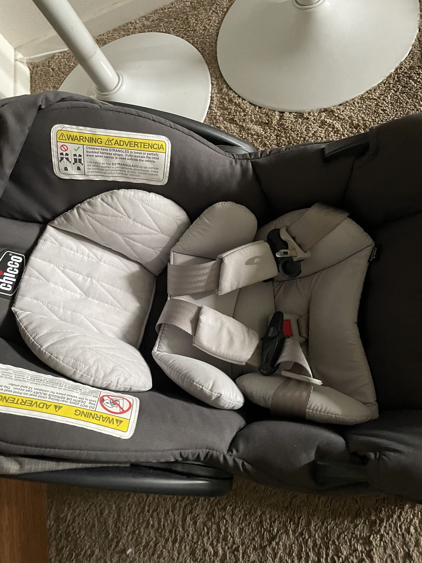 Chicco/ KeyFit Rear Facing Infant Car Seat And Base 