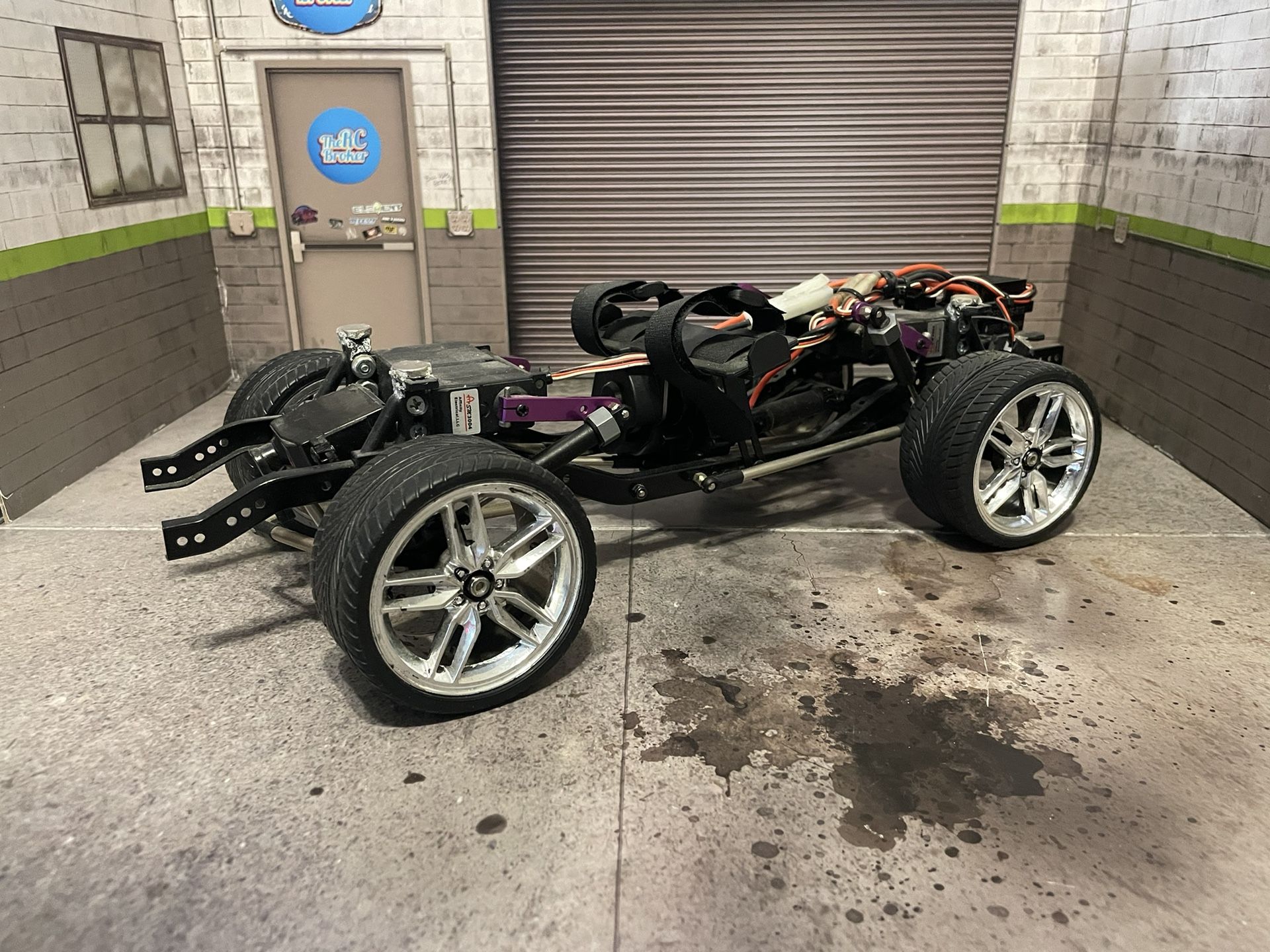 Custom RC Donk/Lowrider w/Radio - 1/10