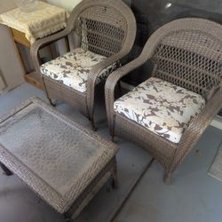 Patio Furniture Set - If Post Is Up The Item Is Available 