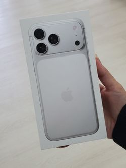 iPhone 17 Pro Max 6.9" (Unlocked) 256GB Silver New