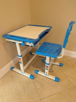 Children's desk