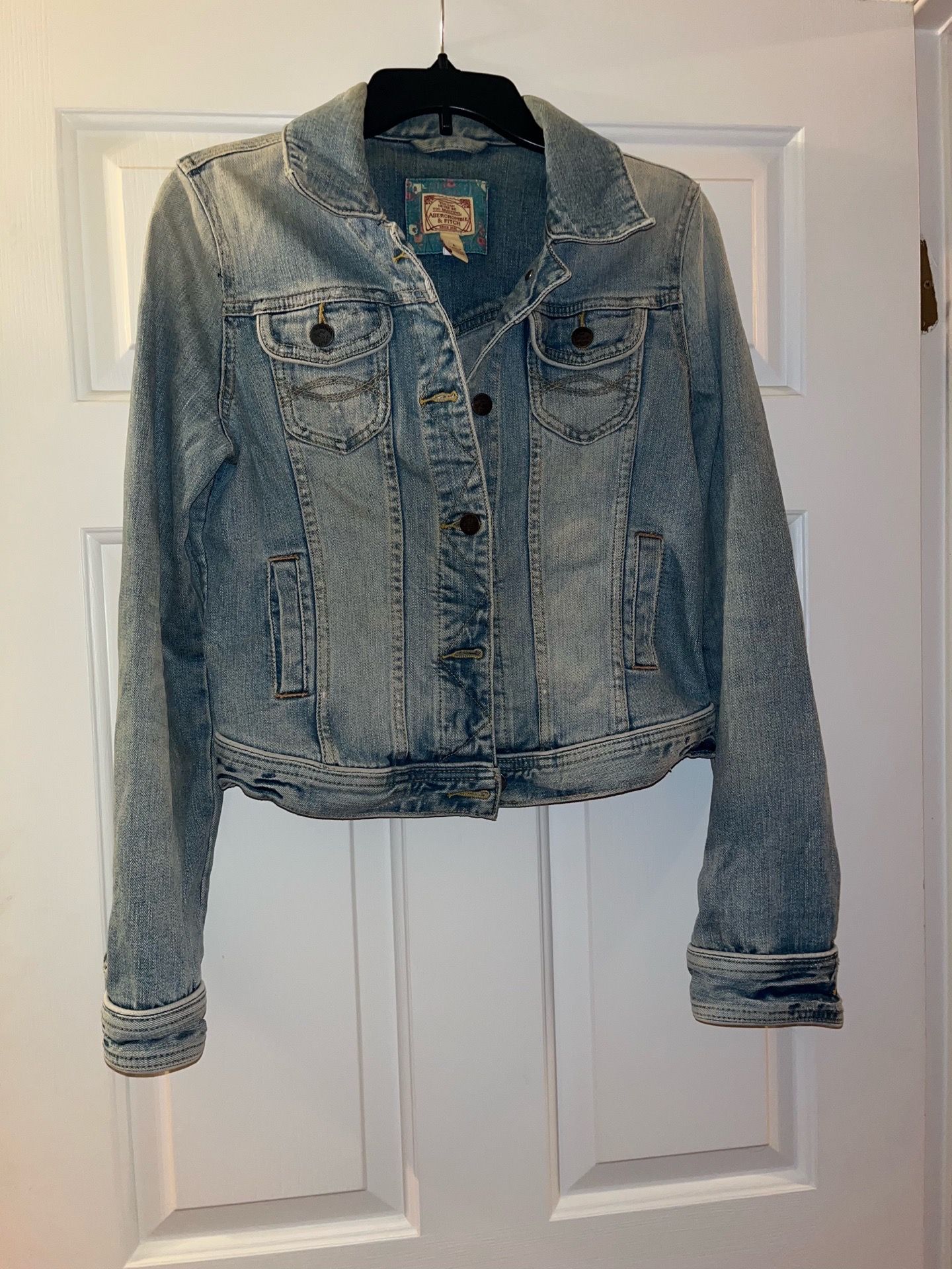 Junior Women’s Abercrombie & Fitch Large Vintage Denim Jacket