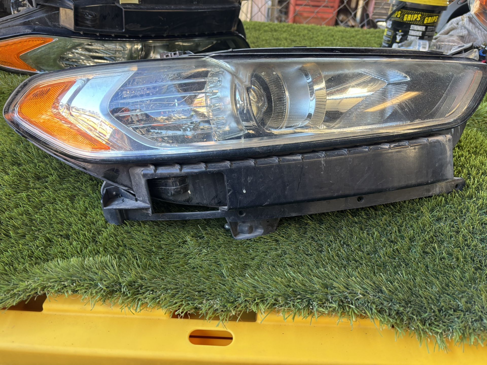2014 Ford Fusion RH Headlight 