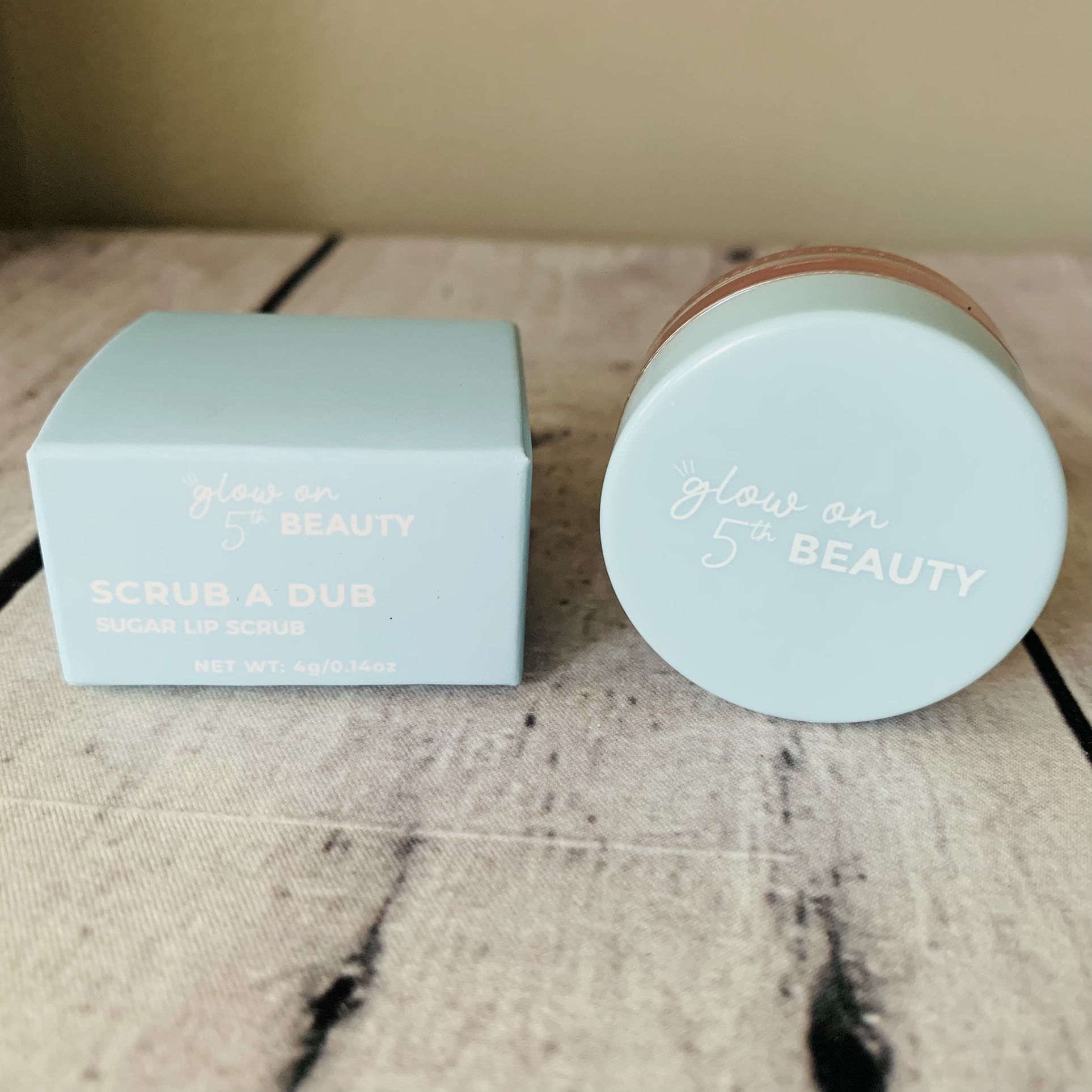 Glow On 5th Beauty Scrub A Dub Sugar Lip Scrub Strawberry Net Wt 4g/0.14OZ