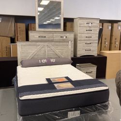 New King Bedroom Group