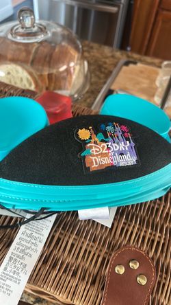 Disney hat D 23 exclusive