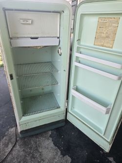 1950s Mechanic Handel Refrigerator W/ Freezer Top