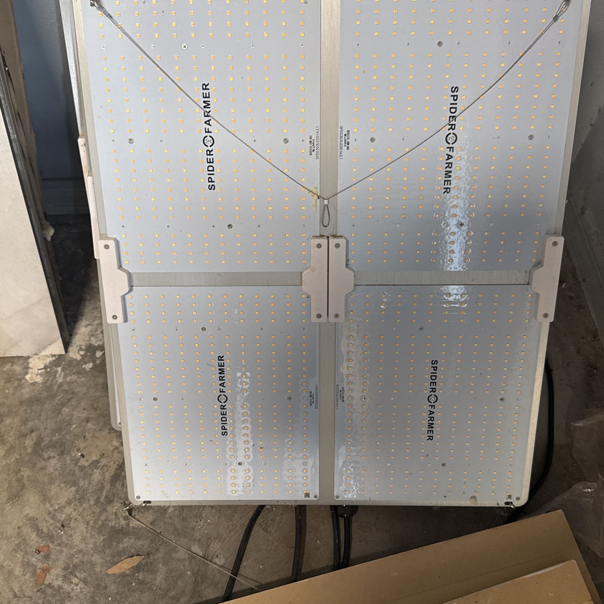 Spider farmers grow lights