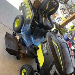  RYOBI - 80V HP Brushless 46 in. Battery Electric Cordless Riding Lawn Tractor with (3) 80V 10Ah Batteries and Charger RYOBI - 80V HP Brushless 46 in.
