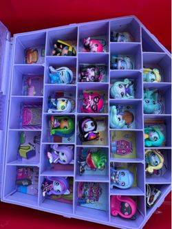 Monster High mini collectibles with carrying case